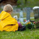 وقتی کودکان عزیزی را در زندگی خود از دست می دهند: بررسی و درک فقدان و مرگ از دیدگاه یک کودک